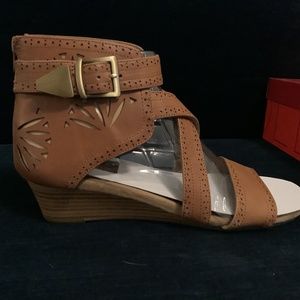 Super comfy and cute Aerosol sandals. Brand new in box